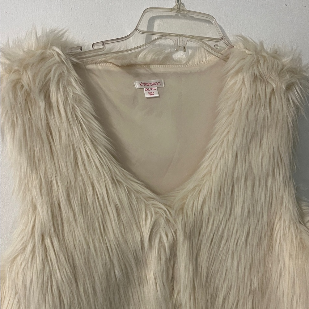 Xhilaration Cream Faux Fur Vest